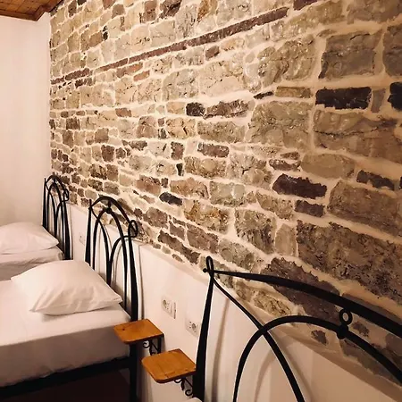 Stone House Obelisk Gæstehus 4*