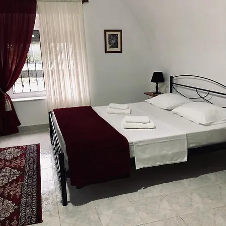 Stone House Obelisk 4* Gjirokastër