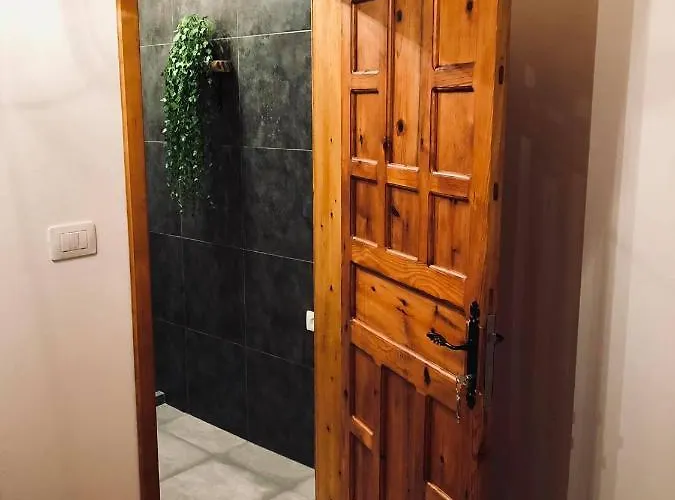 Stone House Obelisk 招待所