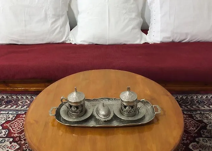 Stone House Obelisk 招待所