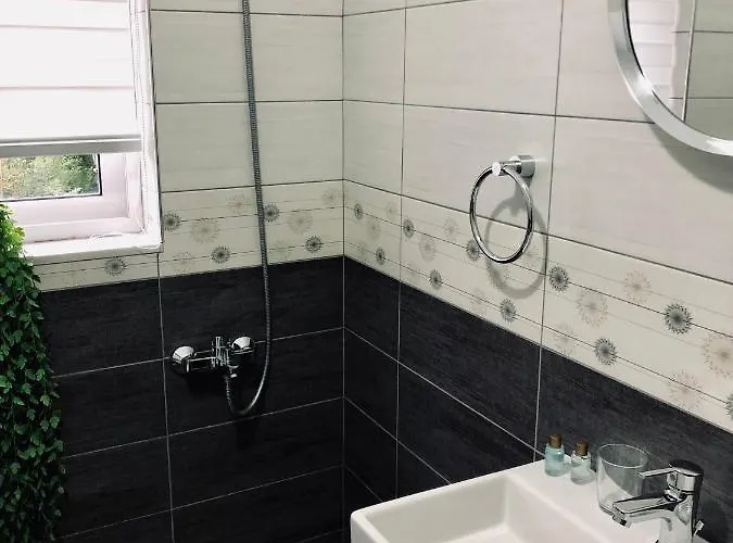 Stone House Obelisk Gasthof